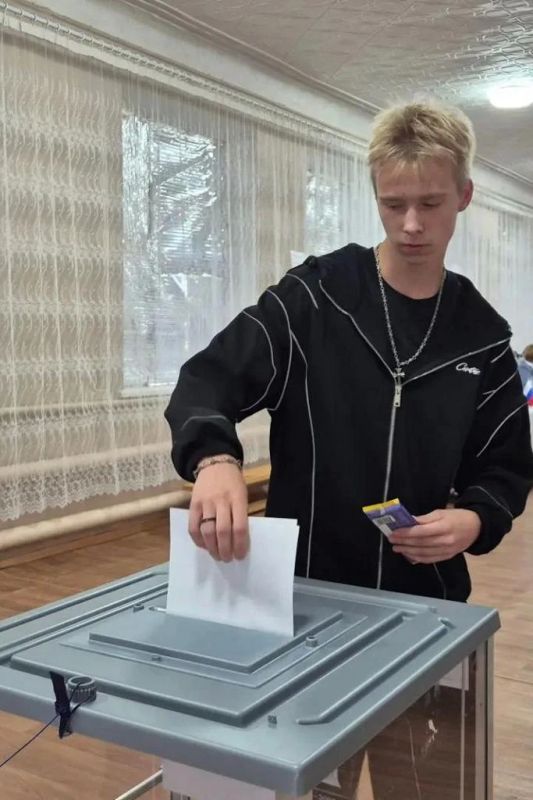 Молодёжь ЛНР активно голосует на выборах депутатов Государственной Думы Молодёжь ЛНР активно голосует на выборах депутатов Государственной Думы