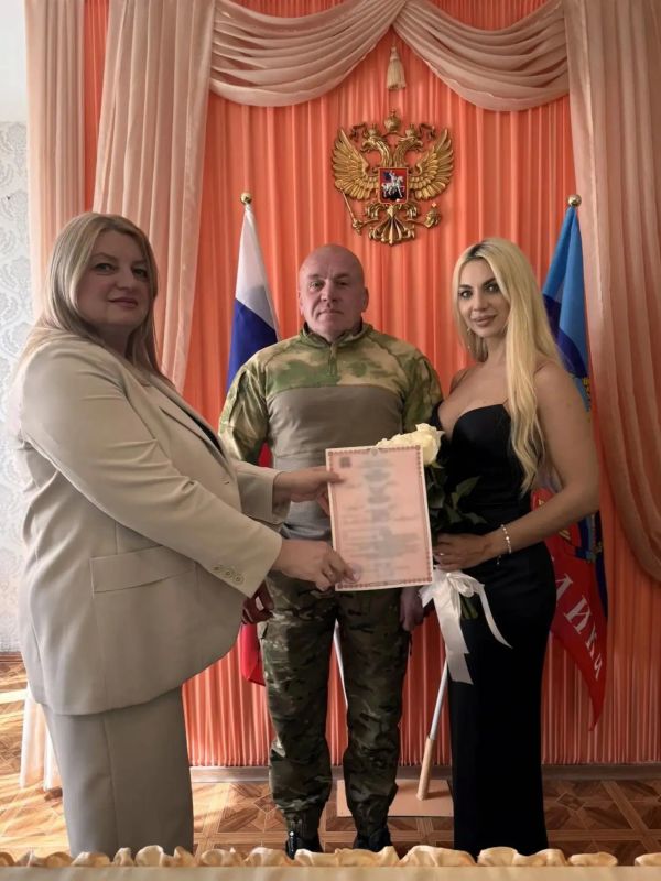 Когда счастье и долг идут рука об руку: свадьба и выборы в один день