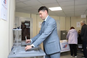 «За будущее. За победу» – Председатель Правительства ЛНР проголосовал на выборах депутатов в Госдуму