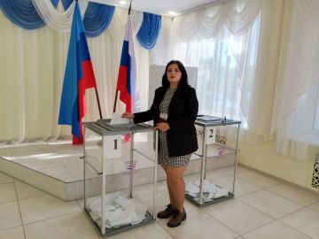 Члены Молодёжного парламента одними из первых пришли на участки, чтобы проголосовать