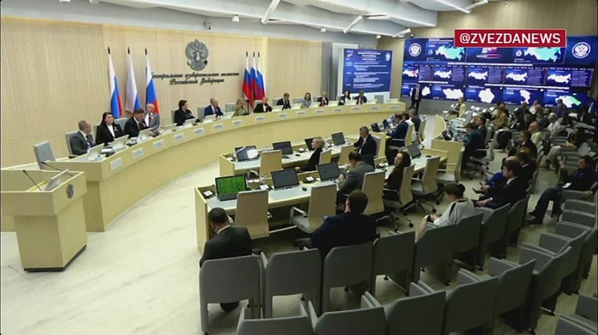 Дрон кружил в 150 метрах от избиркома в ЛНР: люди не могли выйти
