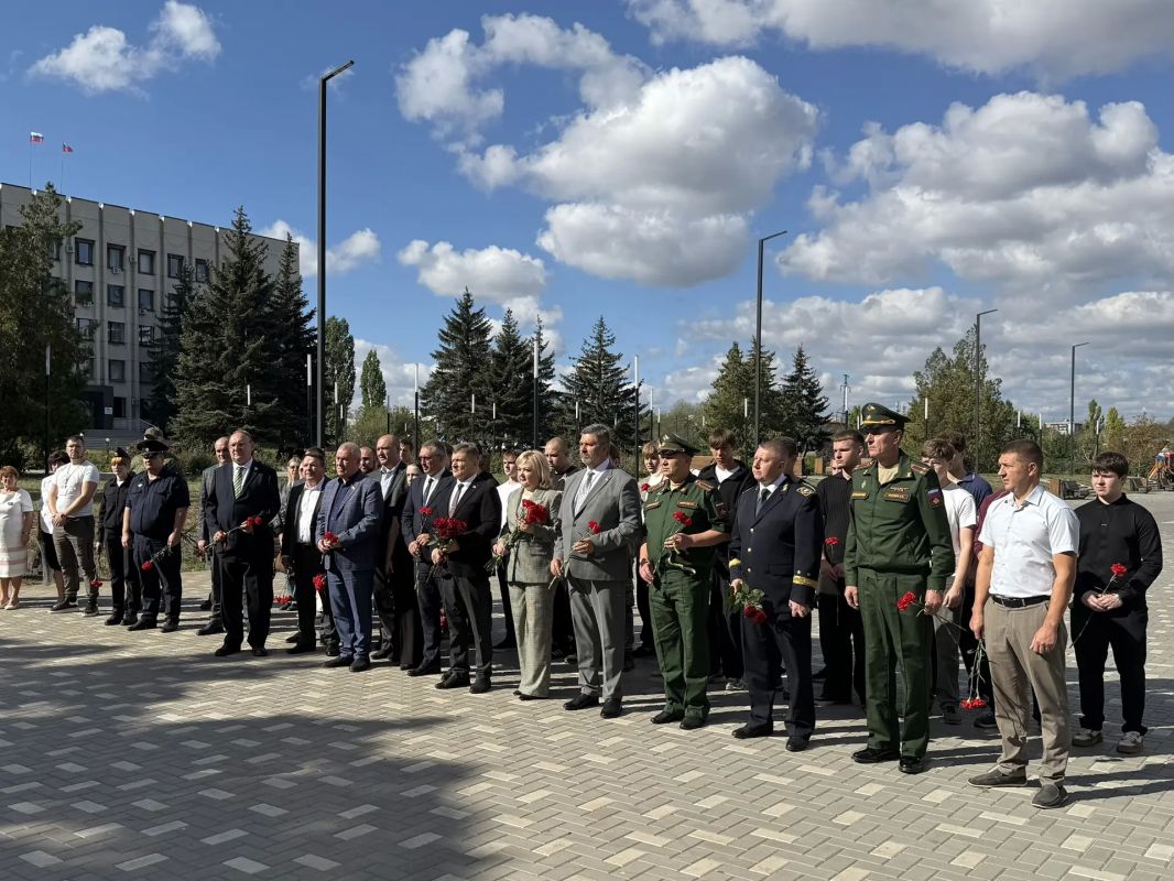 ПАМЯТЬ О ТЕХ, КТО СОЗДАВАЛ АЛЧЕВСК ПАМЯТЬ О ТЕХ, КТО СОЗДАВАЛ АЛЧЕВСК