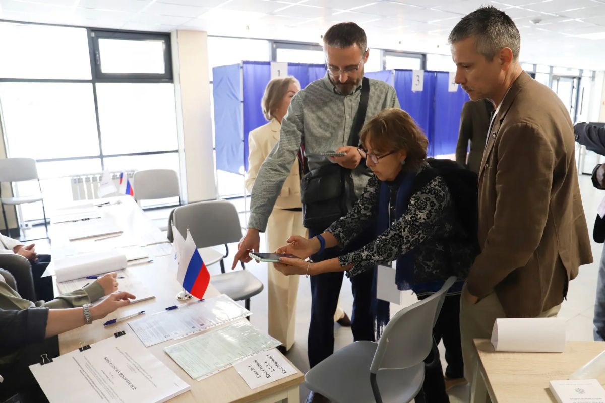 Взгляд со стороны. Представители четырёх стран следят за выборами в ЛНР Наблюдатели из Мексики, Кении, Австрии и Чили приехали в ЛНР на выборы Представители Мексики, Кении, Австрии и Чили приехали в Луганскую Народную... Взгляд со стороны. Представители четырёх стран следят за выборами в ЛНР Наблюдатели из Мексики, Кении, Австрии и Чили приехали в ЛНР на выборы Представители Мексики, Кении, Австрии и Чили приехали в Луганскую Народную...