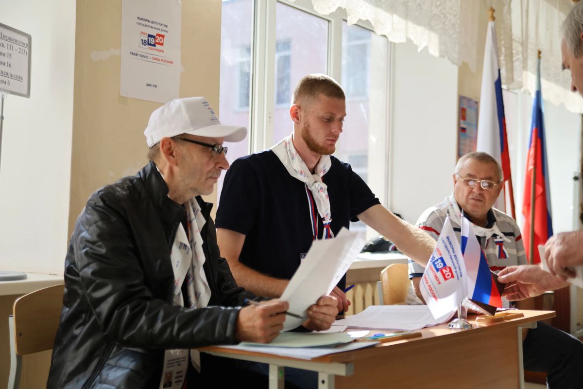 Ян Лещенко: Символично, что жители ЛНР впервые выбирают депутатов Госдумы РФ именно в Год народного единства Ян Лещенко: Символично, что жители ЛНР впервые выбирают депутатов Госдумы РФ именно в Год народного единства