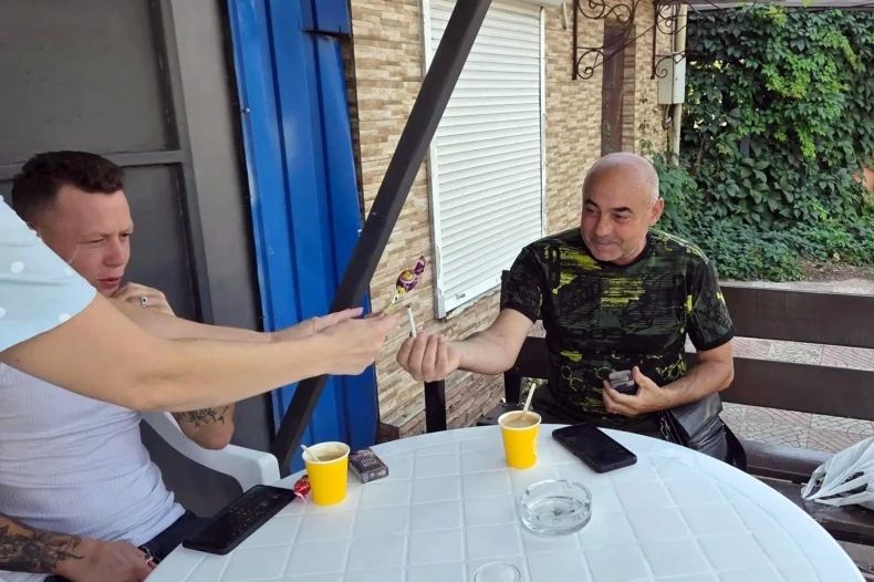 В Червонопартизанске провели акцию по обмену сигарет на конфеты В Червонопартизанске провели акцию по обмену сигарет на конфеты