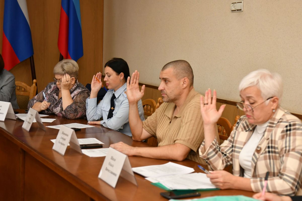 Проведено заседание Комиссии по делам несовершеннолетних и защите их прав Проведено заседание Комиссии по делам несовершеннолетних и защите их прав