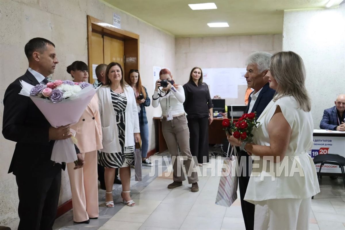 Молодожены: сегодня для нас волнительный день вдвойне Молодожены: сегодня для нас волнительный день вдвойне