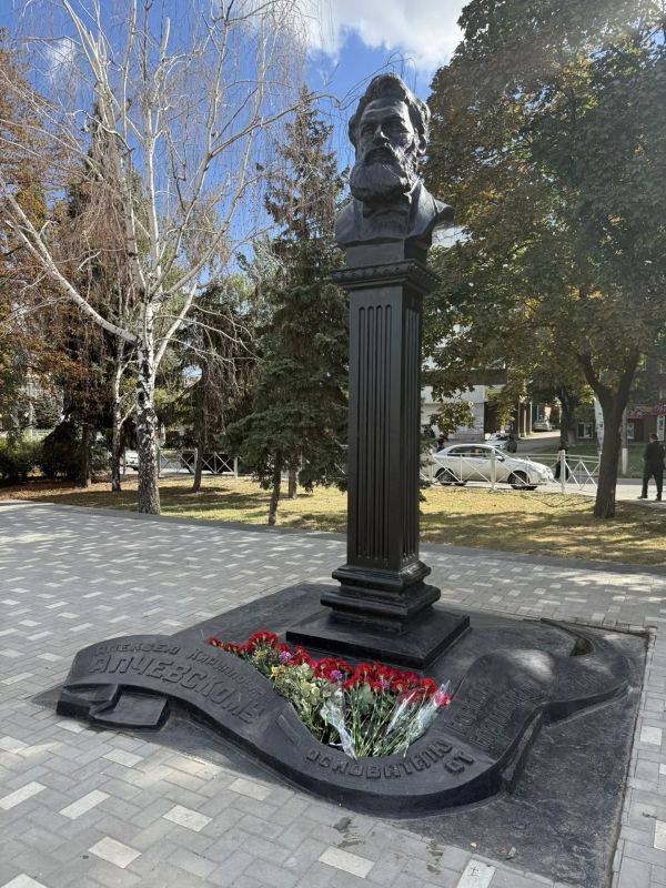 ПАМЯТЬ О ТЕХ, КТО СОЗДАВАЛ АЛЧЕВСК ПАМЯТЬ О ТЕХ, КТО СОЗДАВАЛ АЛЧЕВСК