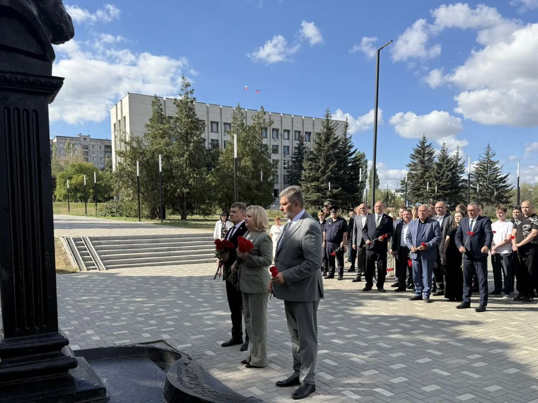 ПАМЯТЬ О ТЕХ, КТО СОЗДАВАЛ АЛЧЕВСК ПАМЯТЬ О ТЕХ, КТО СОЗДАВАЛ АЛЧЕВСК