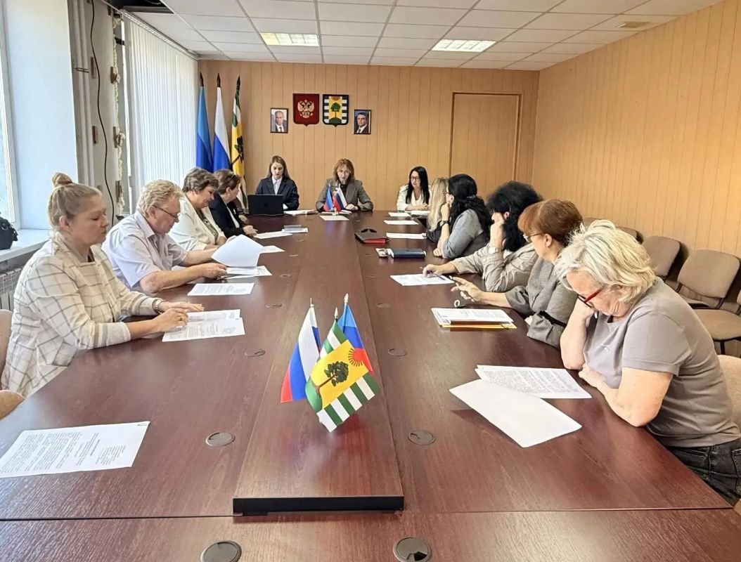 Под председательством заместителя Главы Администрации Евгении Волковой прошло заседание Комиссии по делам несовершеннолетних и защите их прав городского округа город Рубежное