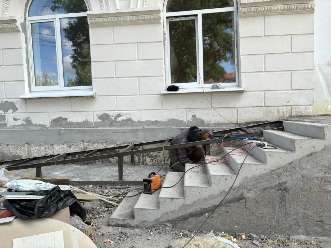 Продолжается ремонт Краснолучского отделения ЗАГС Продолжается ремонт Краснолучского отделения ЗАГС