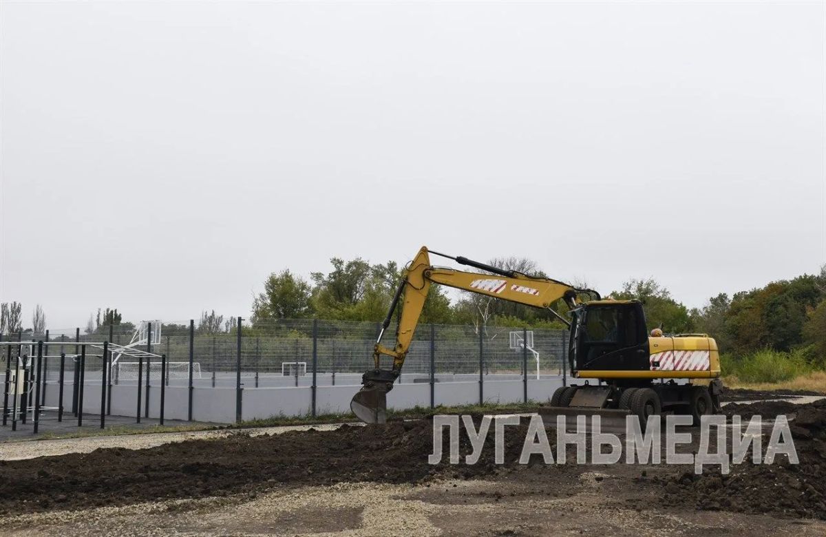 В Красном Луче продолжается благоустройство парковой зоны микрорайонов В Красном Луче продолжается благоустройство парковой зоны микрорайонов