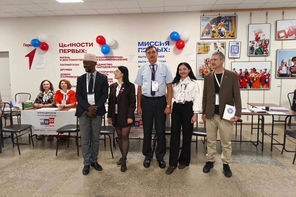 Иностранные наблюдатели посетили избирательные участки в ЛНР Иностранные наблюдатели посетили избирательные участки в ЛНР