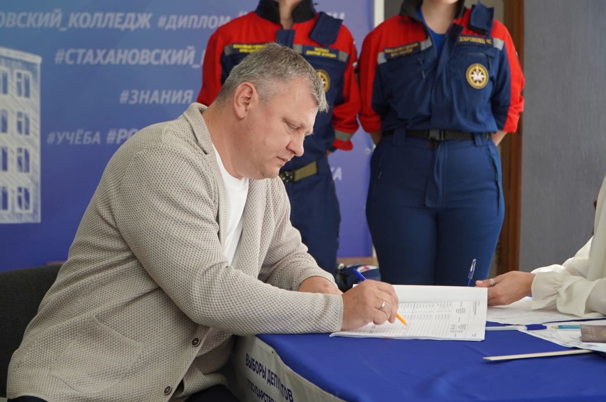 Сегодня жители Луганской Народной Республики впервые принимают участие в выборах депутатов Государственной Думы Российской Федерации