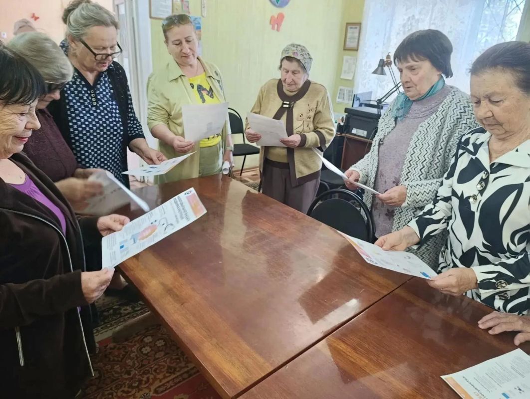 18 сентября в отделении дневного пребывания Первомайского комплексного центра социального обслуживания населения (КЦСОН) состоялась онлайн-лекция, посвященная теме «Личные финансы с господдержкой» 18 сентября в отделении дневного пребывания Первомайского комплексного центра социального обслуживания населения (КЦСОН) состоялась онлайн-лекция, посвященная теме «Личные финансы с господдержкой»