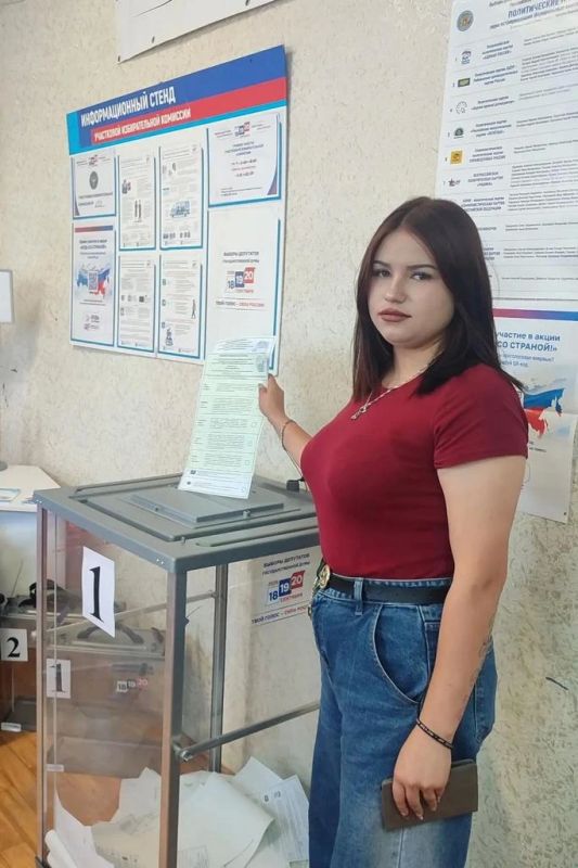 Молодёжь ЛНР активно голосует на выборах депутатов Государственной Думы Молодёжь ЛНР активно голосует на выборах депутатов Государственной Думы