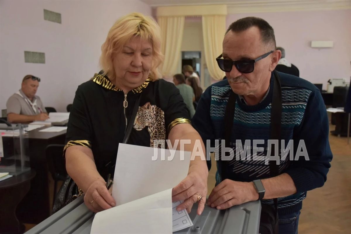 На избирательных участках республики созданы комфортные условия для голосования маломобильных граждан - оборудованы специальные кабинки На избирательных участках республики созданы комфортные условия для голосования маломобильных граждан - оборудованы специальные кабинки