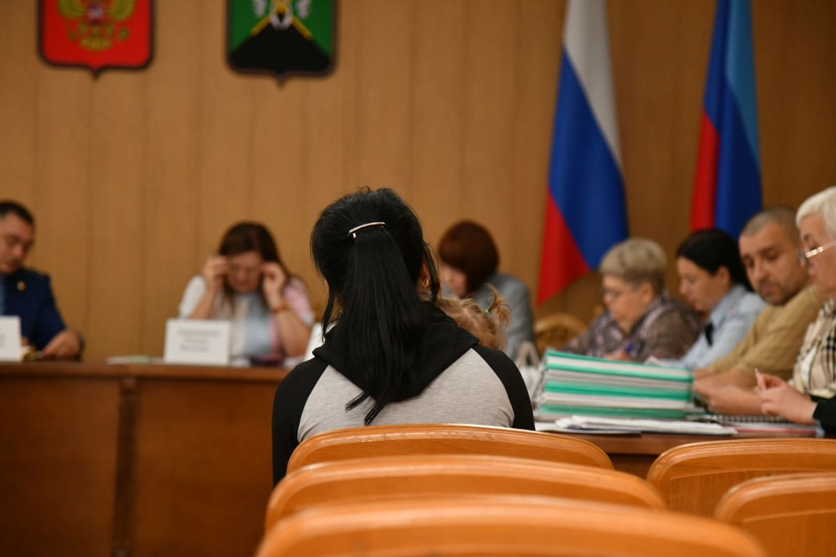 Проведено заседание Комиссии по делам несовершеннолетних и защите их прав Проведено заседание Комиссии по делам несовершеннолетних и защите их прав