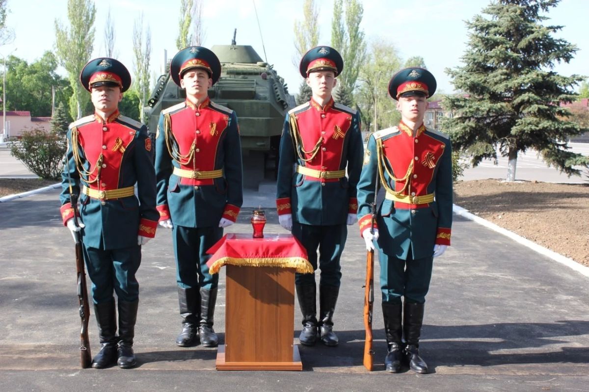 ДОНЕЦКОЕ ВЫСШЕЕ ОБЩЕВОЙСКОВОЕ КОМАНДНОЕ УЧИЛИЩЕ