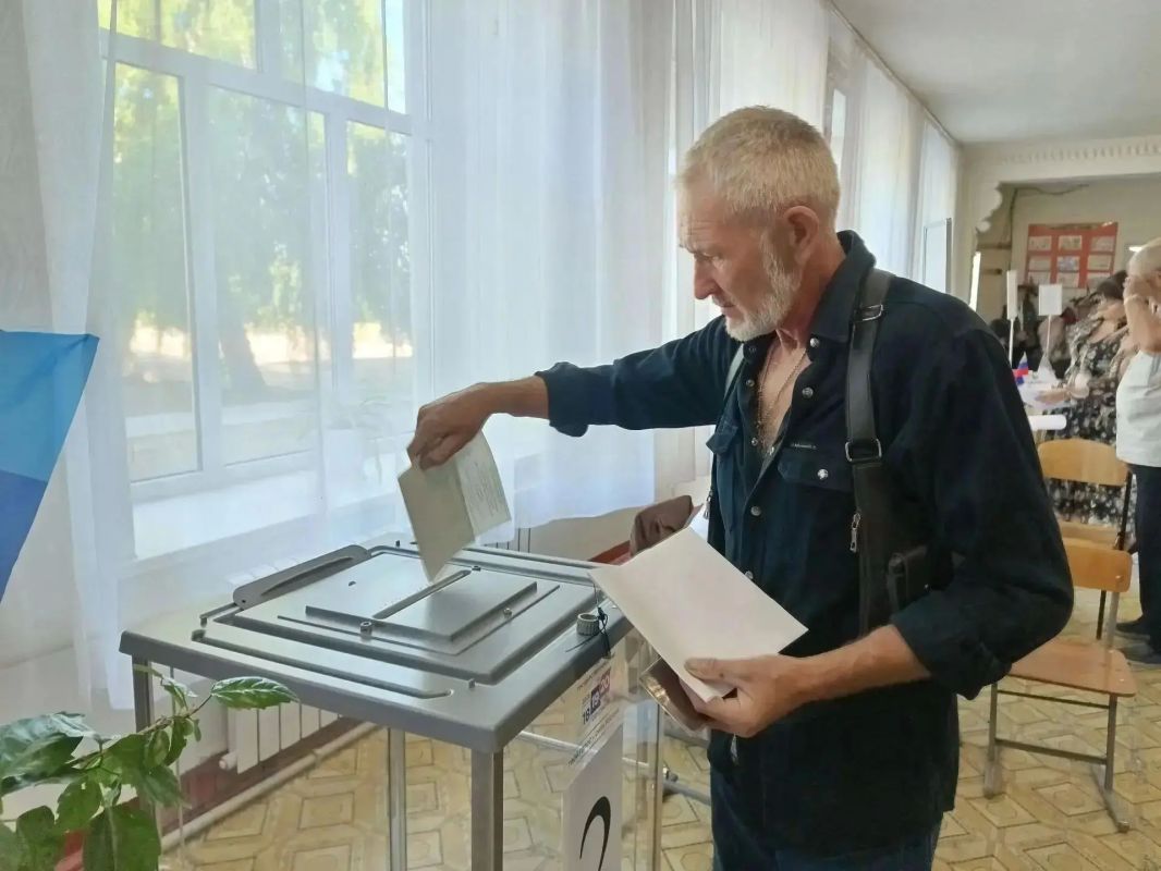 Ровенчане выбирают будущее: участник СВО Вячеслав Дудка принял участие в голосовании Жители Ровеньков продолжают активно участвовать в выборах депутатов Государственной Думы РФ. Свой гражданский долг исполняют люди самых... Ровенчане выбирают будущее: участник СВО Вячеслав Дудка принял участие в голосовании Жители Ровеньков продолжают активно участвовать в выборах депутатов Государственной Думы РФ. Свой гражданский долг исполняют люди самых...