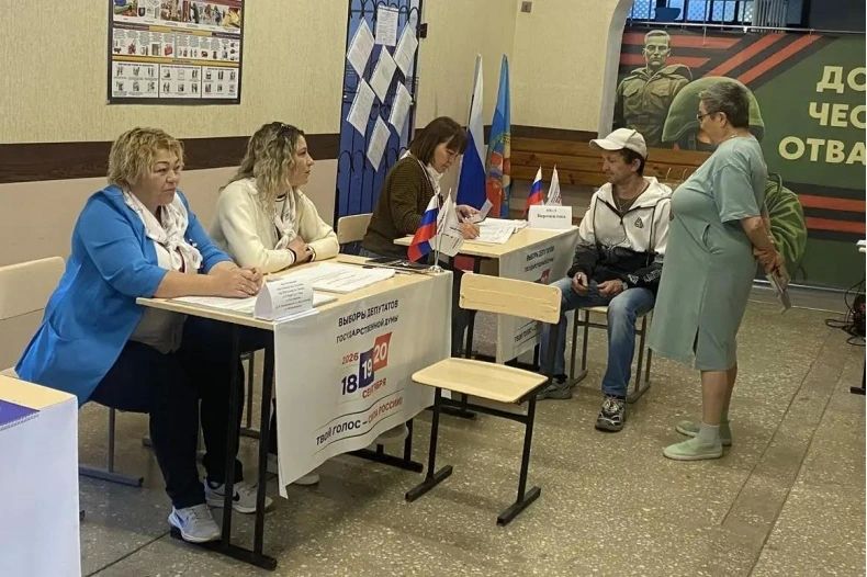 Свердловчане и жители населённых пунктов округа продолжают идти на участки для голосования Свердловчане и жители населённых пунктов округа продолжают идти на участки для голосования