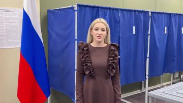 Временно исполняющий полномочия Главы Марковского муниципального округа Луганской Народной Республики Ирина Кузьменко отдала свой голос на избирательном участке!
