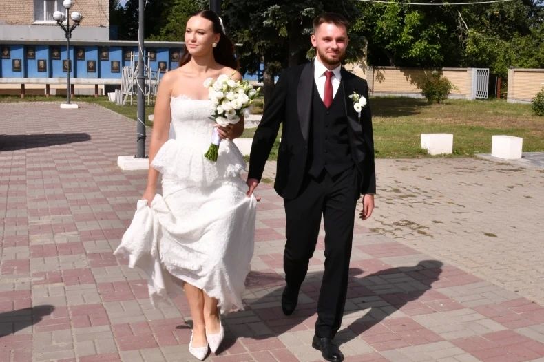 Молодожены Свердловска отдают голос за светлое будущее