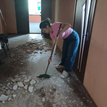 После массированной атаки БПЛА в Артёмовске ЛНР серьёзно повреждены дома и гражданские объекты