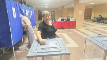 Жители населённых пунктов Краснодонского муниципального округа продолжают активно приходить на избирательные участки