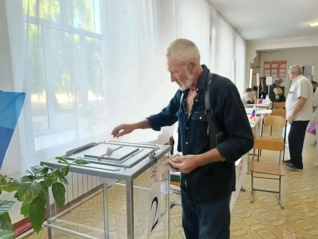 Ровенчане выбирают будущее: участник СВО Вячеслав Дудка принял участие в голосовании Жители Ровеньков продолжают активно участвовать в выборах депутатов Государственной Думы РФ. Свой гражданский долг исполняют люди самых... Ровенчане выбирают будущее: участник СВО Вячеслав Дудка принял участие в голосовании Жители Ровеньков продолжают активно участвовать в выборах депутатов Государственной Думы РФ. Свой гражданский долг исполняют люди самых...