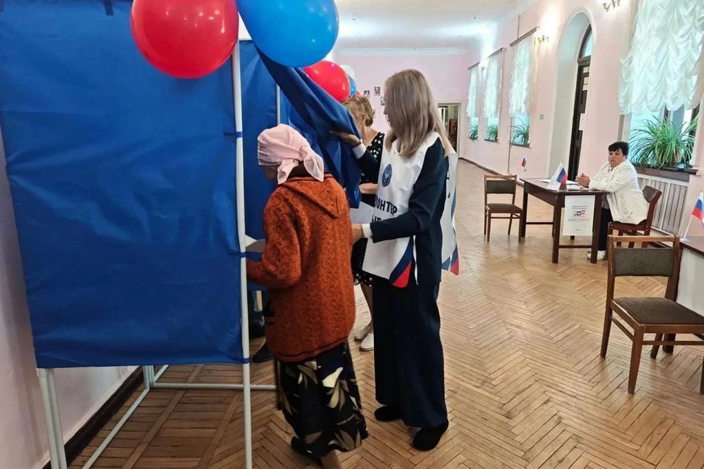 Ветеран труда Екатерина Колесникова проголосовала на выборах в ЛНР Ветеран труда Екатерина Колесникова проголосовала на выборах в ЛНР
