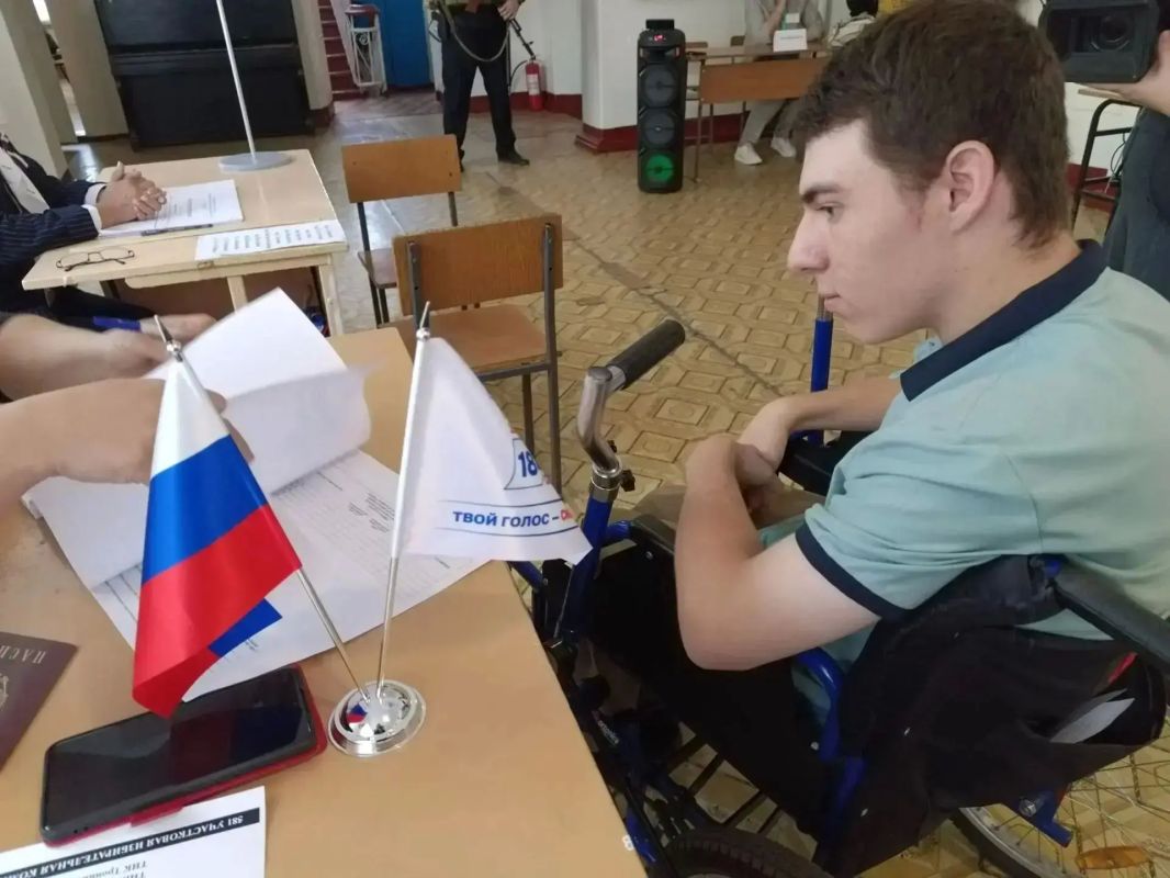 Ровенчане выбирают будущее: участник СВО Вячеслав Дудка принял участие в голосовании Жители Ровеньков продолжают активно участвовать в выборах депутатов Государственной Думы РФ. Свой гражданский долг исполняют люди самых... Ровенчане выбирают будущее: участник СВО Вячеслав Дудка принял участие в голосовании Жители Ровеньков продолжают активно участвовать в выборах депутатов Государственной Думы РФ. Свой гражданский долг исполняют люди самых...