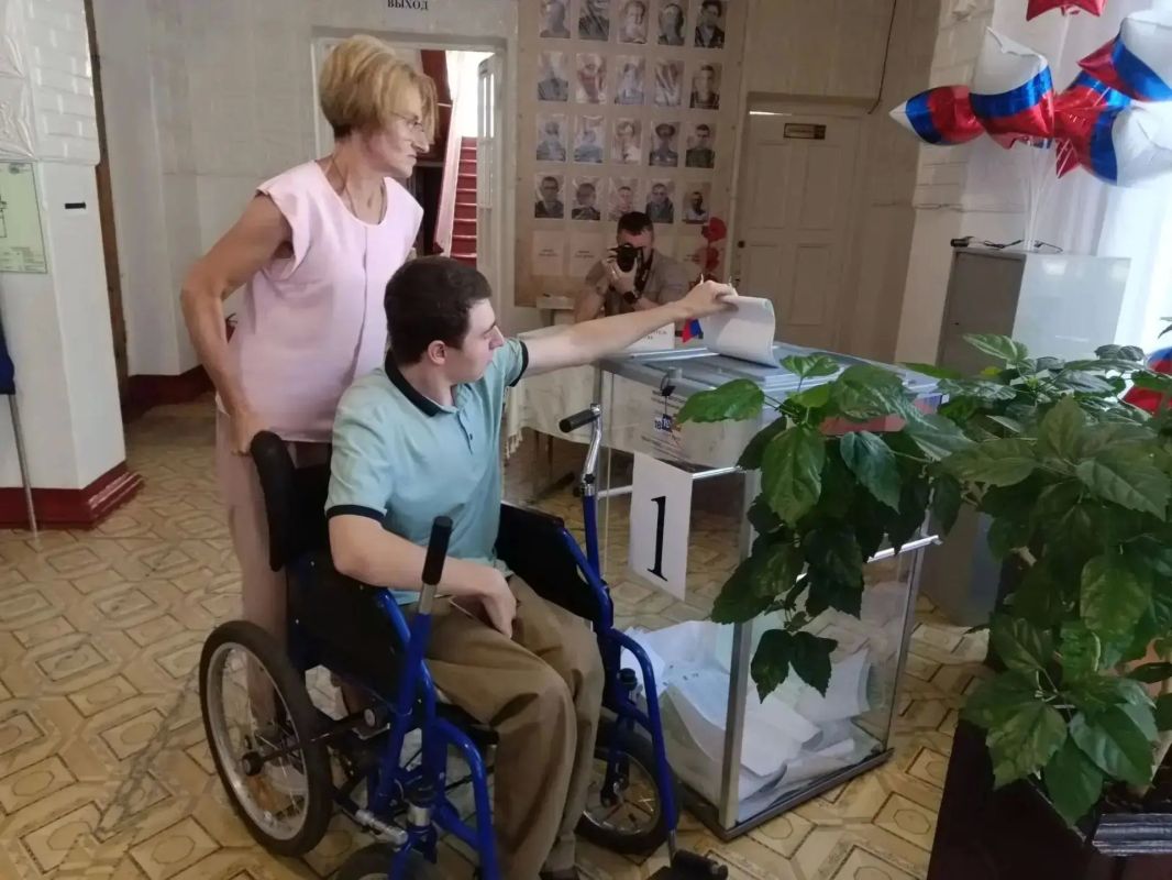 Ровенчане выбирают будущее: участник СВО Вячеслав Дудка принял участие в голосовании Жители Ровеньков продолжают активно участвовать в выборах депутатов Государственной Думы РФ. Свой гражданский долг исполняют люди самых... Ровенчане выбирают будущее: участник СВО Вячеслав Дудка принял участие в голосовании Жители Ровеньков продолжают активно участвовать в выборах депутатов Государственной Думы РФ. Свой гражданский долг исполняют люди самых...