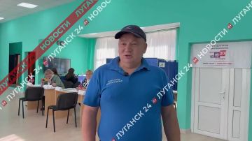 Голосуем всей семьей: «Корги отряд» в Луганске принял участие в выборах