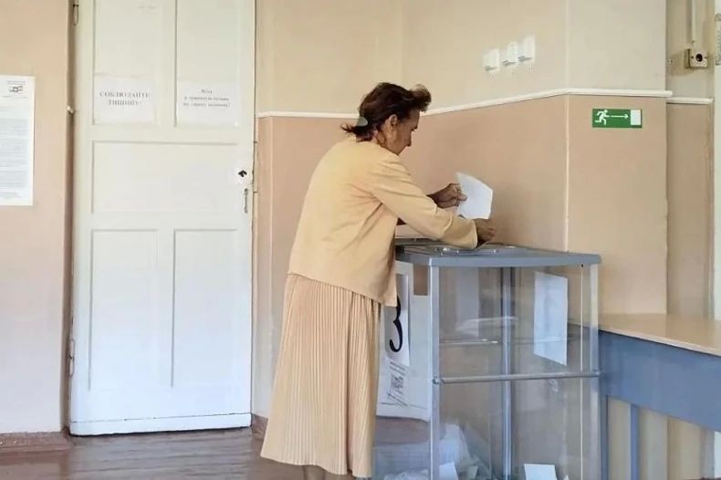 Свердловчане и жители населённых пунктов округа продолжают идти на участки для голосования Свердловчане и жители населённых пунктов округа продолжают идти на участки для голосования