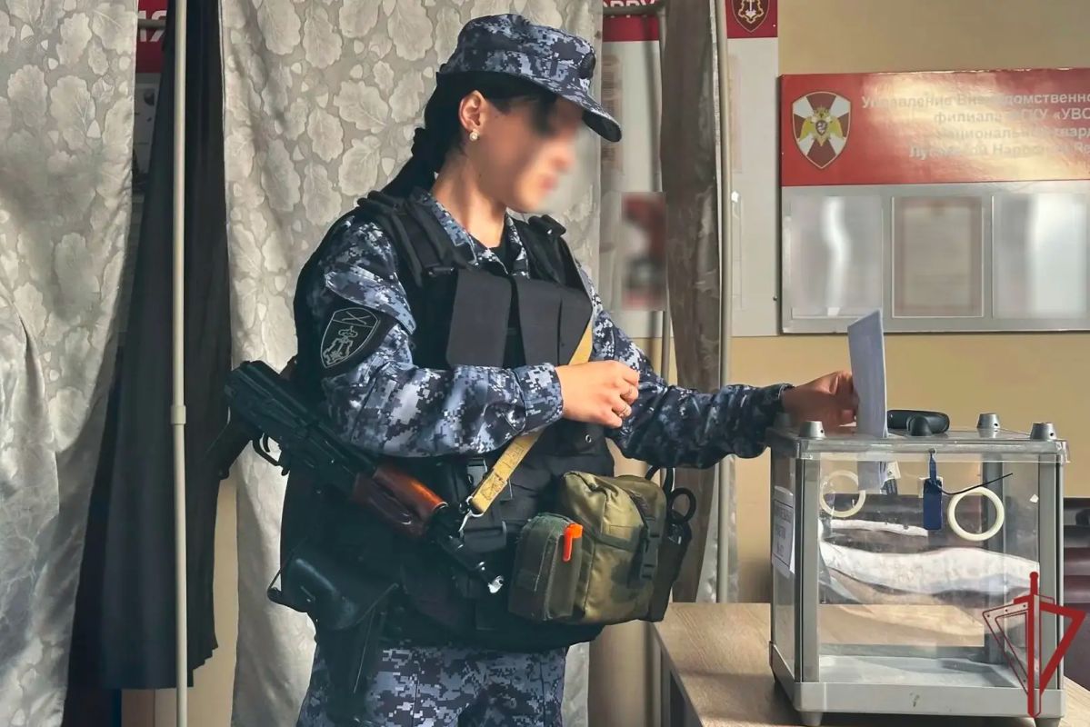 В ЛНР росгвардейцы приняли участие в голосовании В ЛНР росгвардейцы приняли участие в голосовании