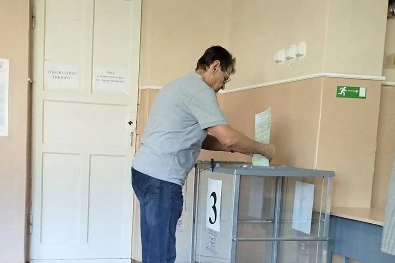 Свердловчане и жители населённых пунктов округа продолжают идти на участки для голосования Свердловчане и жители населённых пунктов округа продолжают идти на участки для голосования