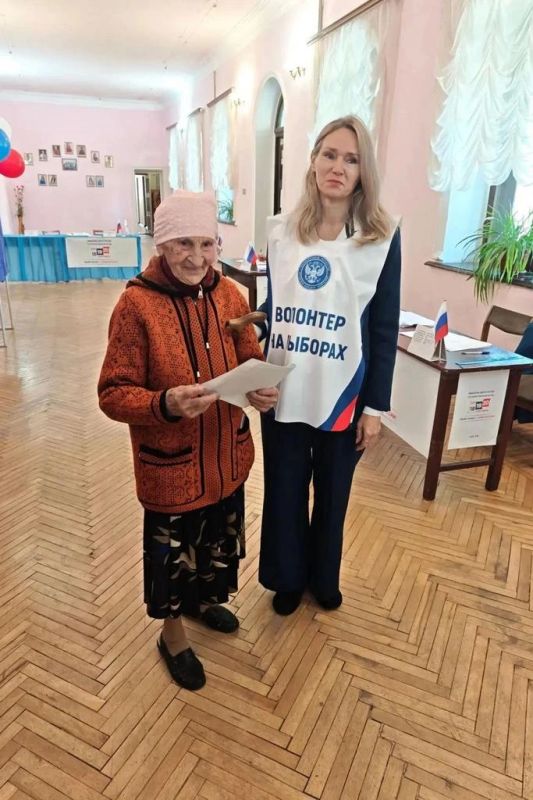 Ветеран труда Екатерина Колесникова проголосовала на выборах в ЛНР Ветеран труда Екатерина Колесникова проголосовала на выборах в ЛНР