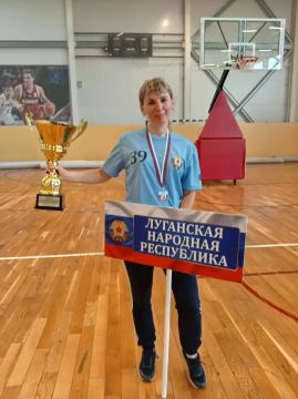Хорошие спортивные новости: сборная Луганской Народной Республики достойно выступила в Воронеже на Спартакиаде государственных и муниципальных служащих субъектов РФ, входящих в «Содружество Донбасс», и заняла III командное...