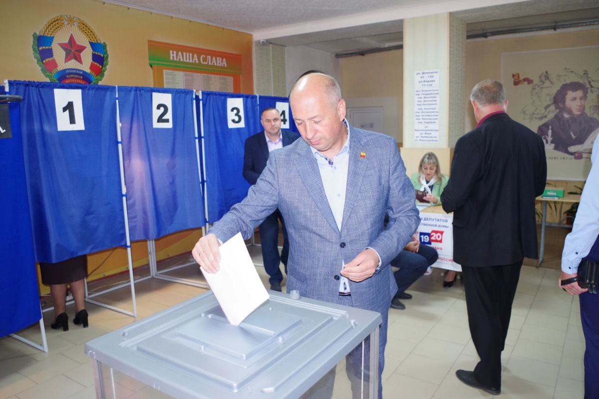 Глава Славяносербского муниципального округа Сергей Крамаренко принял участие в едином дне голосования Глава Славяносербского муниципального округа Сергей Крамаренко принял участие в едином дне голосования