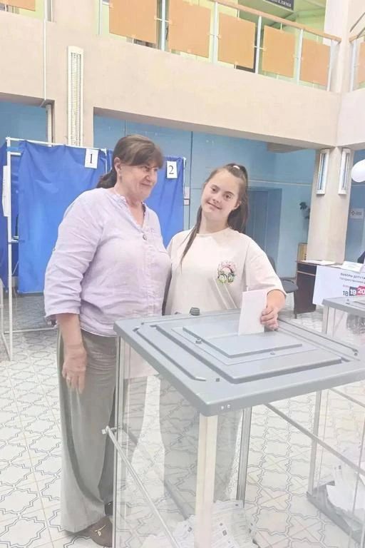 Голосование на выборах продолжается: жители приходят на участки вместе с детьми Голосование на выборах продолжается: жители приходят на участки вместе с детьми