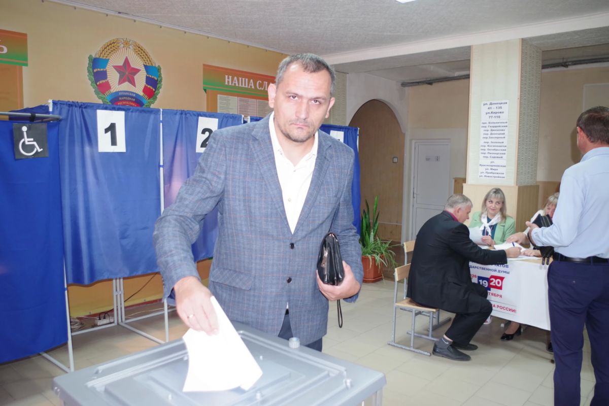 Глава Славяносербского муниципального округа Сергей Крамаренко принял участие в едином дне голосования Глава Славяносербского муниципального округа Сергей Крамаренко принял участие в едином дне голосования