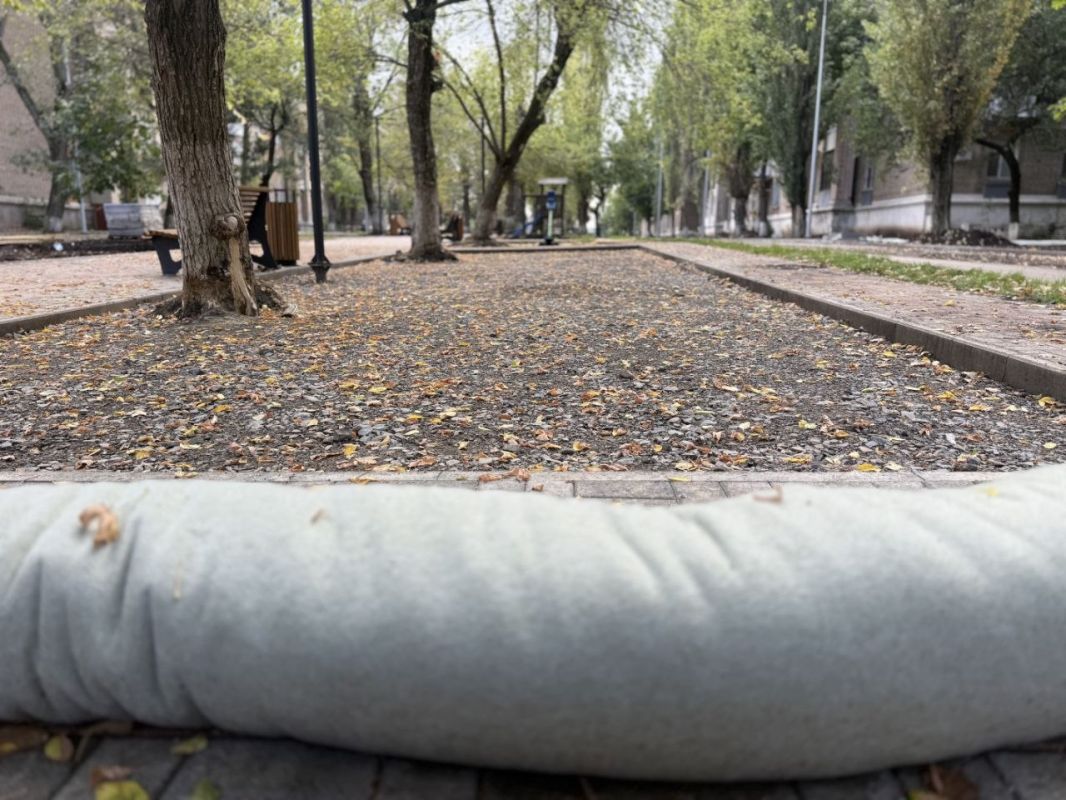 В Молодогвардейске готовят основания под новые детские площадки В Молодогвардейске готовят основания под новые детские площадки