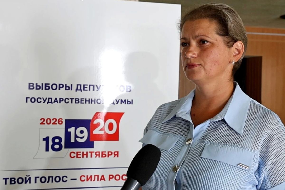 Представители волонтёрского движения Свердловского муниципального округа в течение трёх дней активно голосуют на избирательных участках