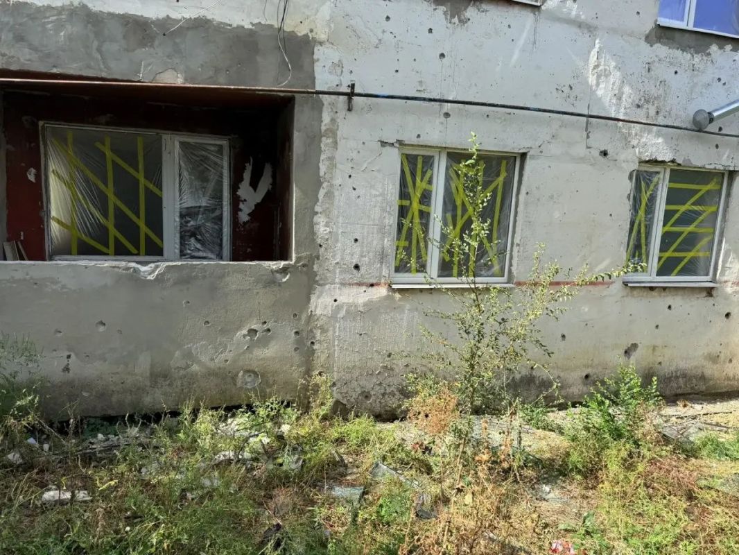Тюменские специалисты помогают восстановить дома в Новосветловке после атаки беспилотников Тюменские специалисты помогают восстановить дома в Новосветловке после атаки беспилотников