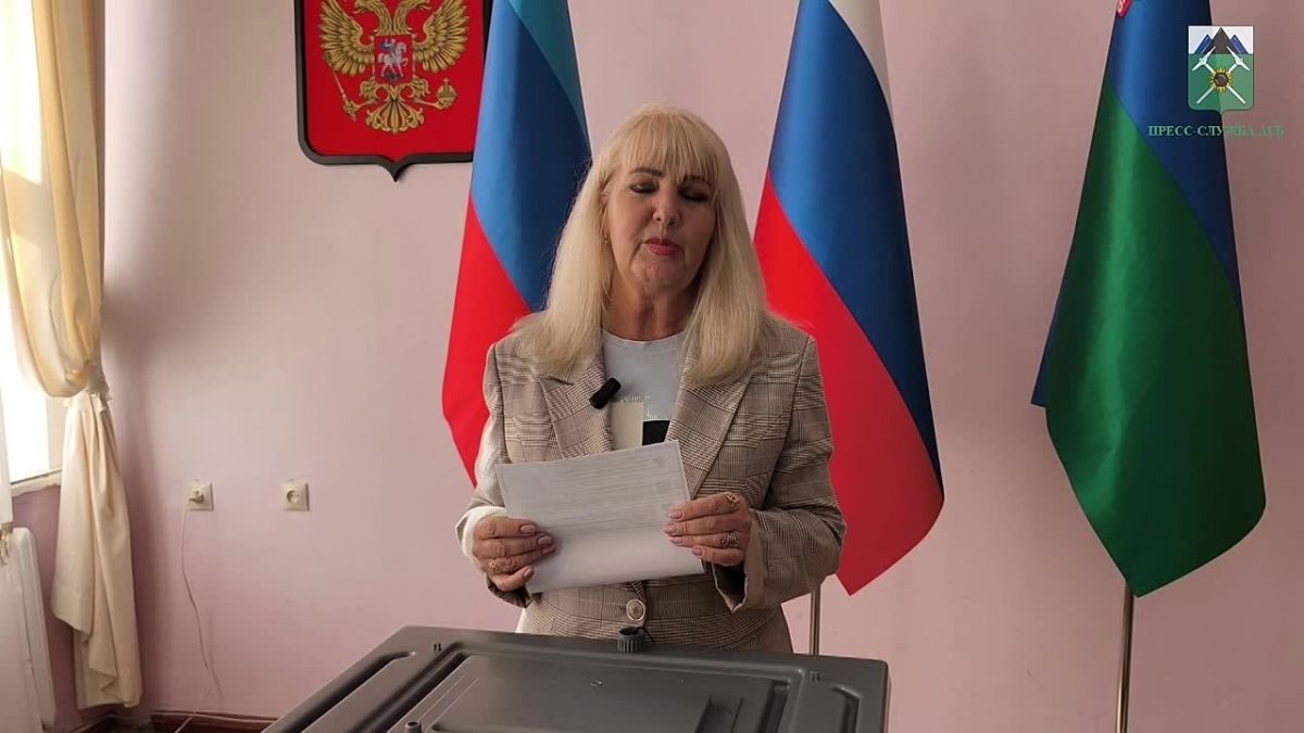 «Сегодня действительно праздник»: заслуженный работник культуры на избирательном участке Брянки