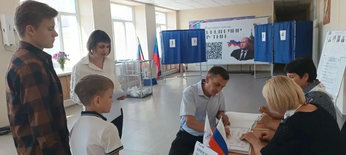 Семья Журавлёвых отдала свой голоса на избирательном участке!