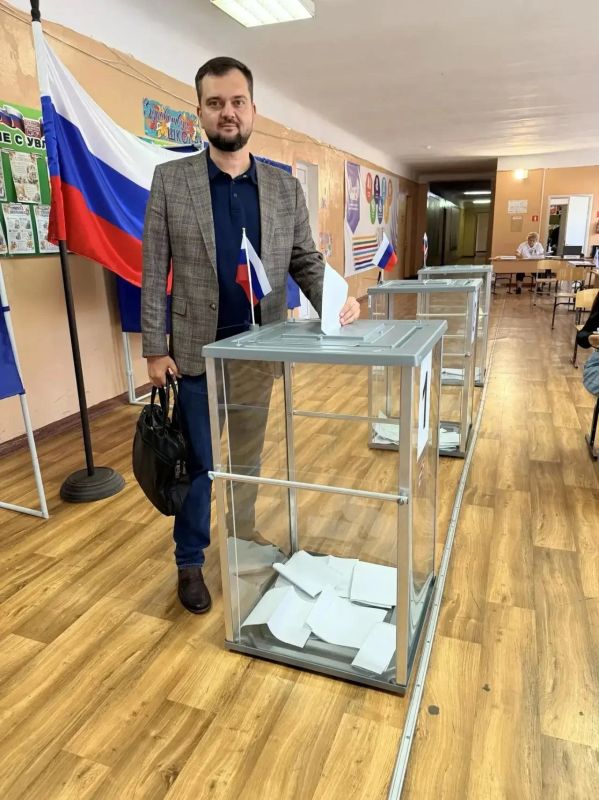 Специалисты отрасли связи ЛНР приняли участие в голосовании Специалисты отрасли связи ЛНР приняли участие в голосовании