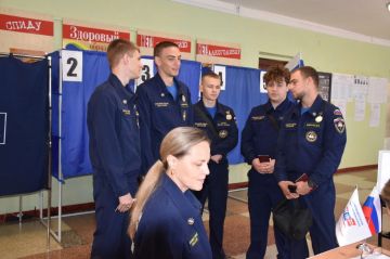 Сегодня, добровольцы ССО «Молодогвардеец» ЛугРО ВСКС, студенты Краснодонского факультета инженерии и менеджмента (филиал) «ЛГУ им. В. Даля», а также старший преподаватель кафедры государственного управления и техносферной...