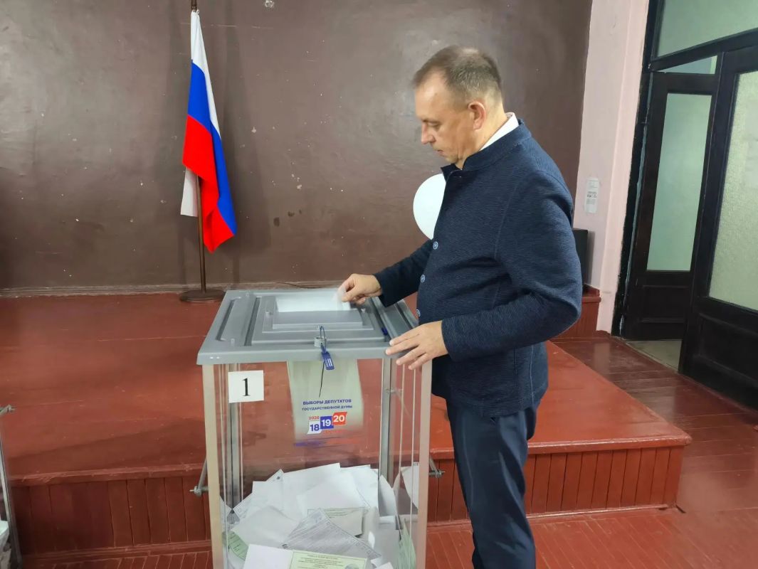 Руководство и депутаты округа приняли участие в голосовании по выборам депутатов в Госдуму РФ Руководство и депутаты округа приняли участие в голосовании по выборам депутатов в Госдуму РФ